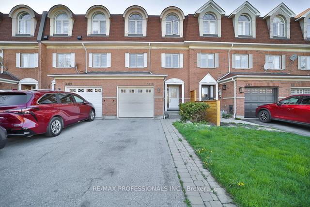3319 Southwick St, House attached with 3 bedrooms, 3 bathrooms and 3 parking in Mississauga ON | Image 35