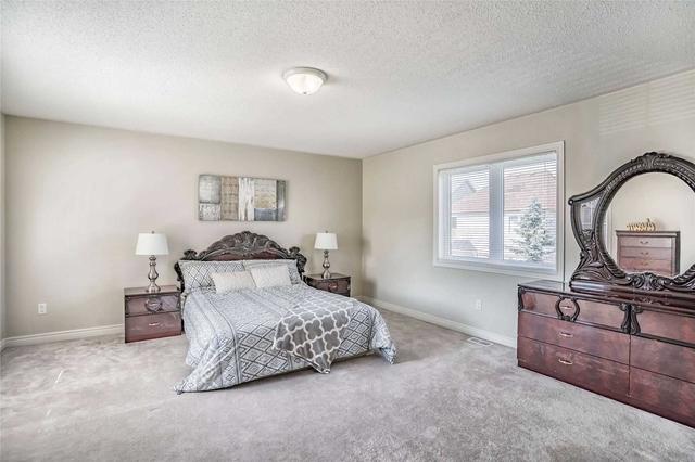 70 Seward Cres, House detached with 4 bedrooms, 4 bathrooms and 4 parking in Ajax ON | Image 16