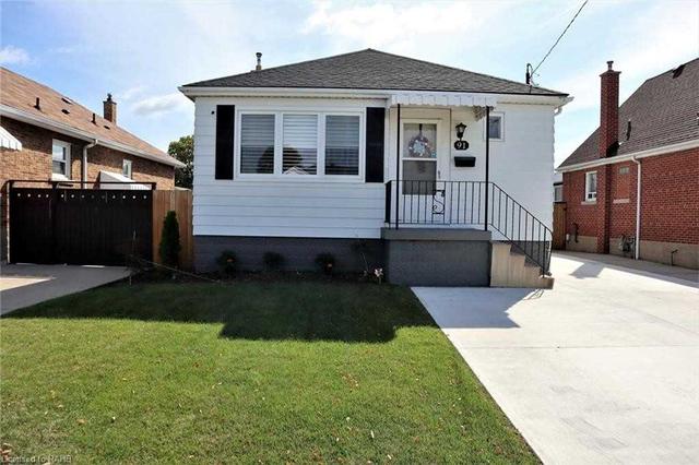 91 Adair Ave S, House detached with 2 bedrooms, 2 bathrooms and 5 parking in Hamilton ON | Image 12
