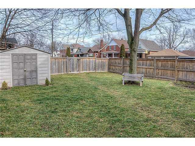 5033 Willmott St, House detached with 3 bedrooms, 2 bathrooms and 2 parking in Niagara Falls ON | Image 3