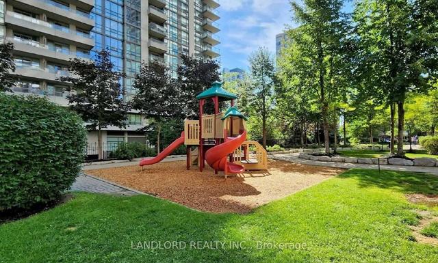 1803 - 23 Hollywood Ave, Condo with 2 bedrooms, 1 bathrooms and 0 parking in Toronto ON | Image 17