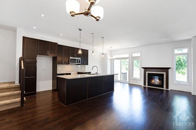 136 Hawkeswood Drive, Townhouse with 3 bedrooms, 3 bathrooms and 3 parking in Ottawa ON | Image 13