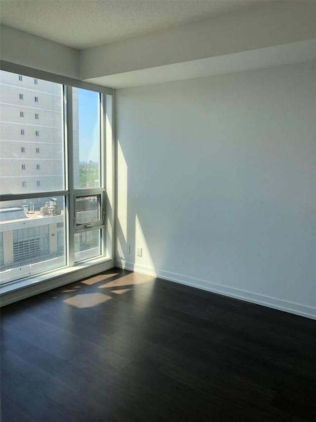 2018 - 98 Lillian St, Condo with 1 bedrooms, 1 bathrooms and null parking in Toronto ON | Image 3