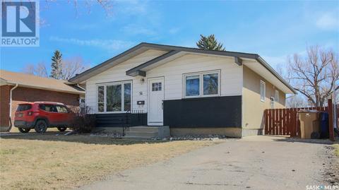 14 Harlton Bay, House detached with 3 bedrooms, 2 bathrooms and null parking in Regina SK | Card Image