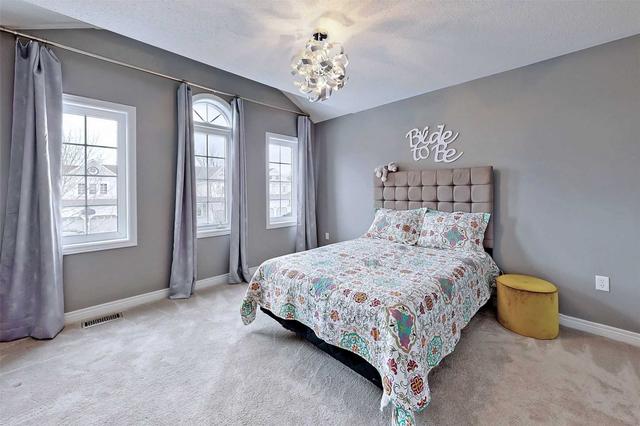 1493 Aldergrove Dr, House detached with 4 bedrooms, 3 bathrooms and 6 parking in Oshawa ON | Image 16