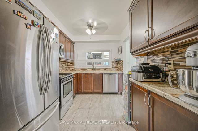17 Newstead Cres N, House detached with 2 bedrooms, 2 bathrooms and 4 parking in Brampton ON | Image 3