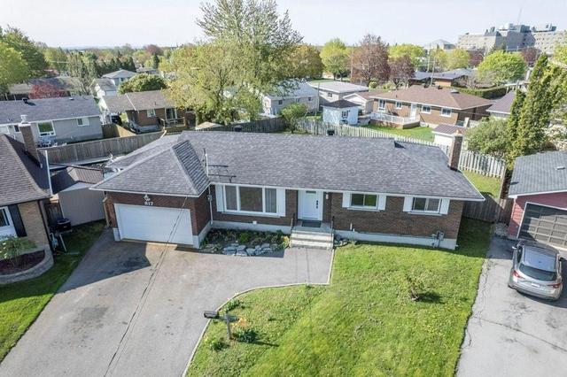 817 Haldimand Crescent, House detached with 5 bedrooms, 2 bathrooms and 5 parking in Cornwall ON | Image 2