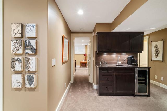 28 Bracewood Place Sw, House detached with 3 bedrooms, 2 bathrooms and 2 parking in Calgary AB | Image 17