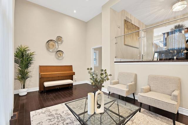 11 Stonedale Plwy, Townhouse with 3 bedrooms, 3 bathrooms and 2 parking in Toronto ON | Image 2