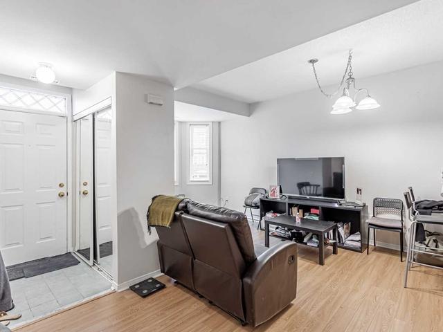 235 - 760 Lawrence Ave W