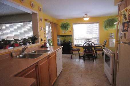 8 Tregate Cres, House detached with 3 bedrooms, 4 bathrooms and 4 parking in Brampton ON | Image 4