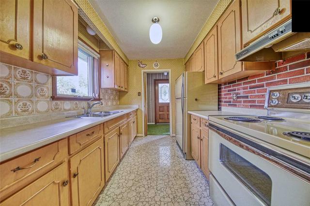18 Mcculley St, House detached with 4 bedrooms, 2 bathrooms and 4 parking in Toronto ON | Image 27