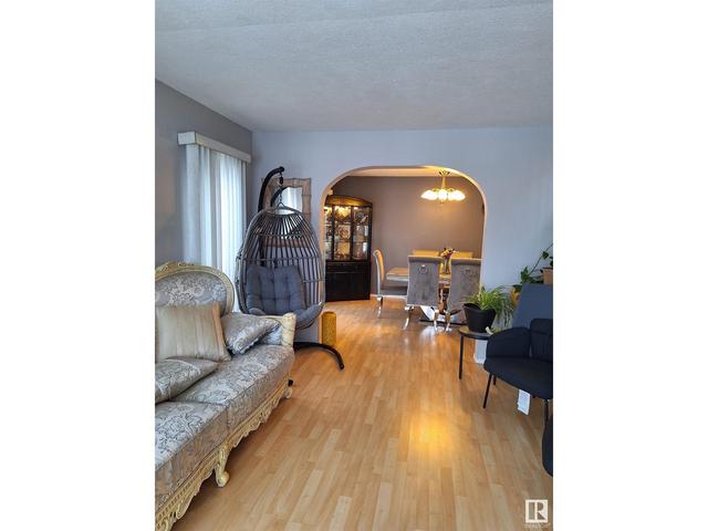 4907 31 Av Nw, House detached with 7 bedrooms, 3 bathrooms and null parking in Edmonton AB | Image 5