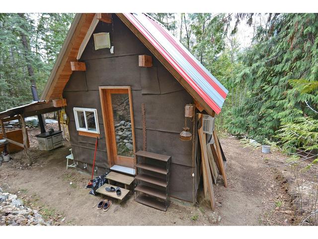 8907 Martens Road, House detached with 3 bedrooms, 2 bathrooms and null parking in Central Kootenay H BC | Image 70