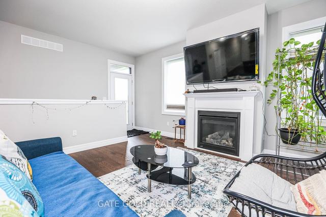 18 Borden Tr, Townhouse with 2 bedrooms, 3 bathrooms and 4 parking in Welland ON | Image 5