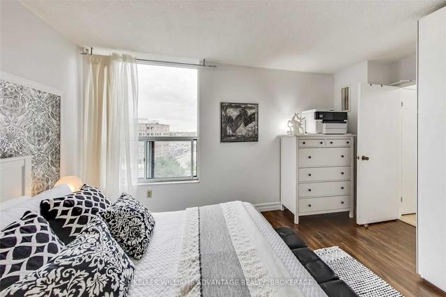 809 - 2365 Kennedy Rd, Condo with 3 bedrooms, 2 bathrooms and 1 parking in Toronto ON | Image 6