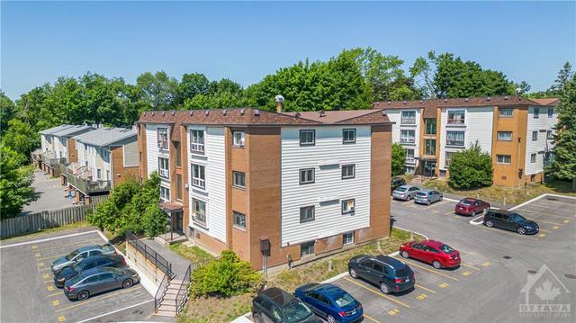2 - 47 Sumac Street, Condo with 2 bedrooms, 1 bathrooms and 1 parking in Ottawa ON | Image 2