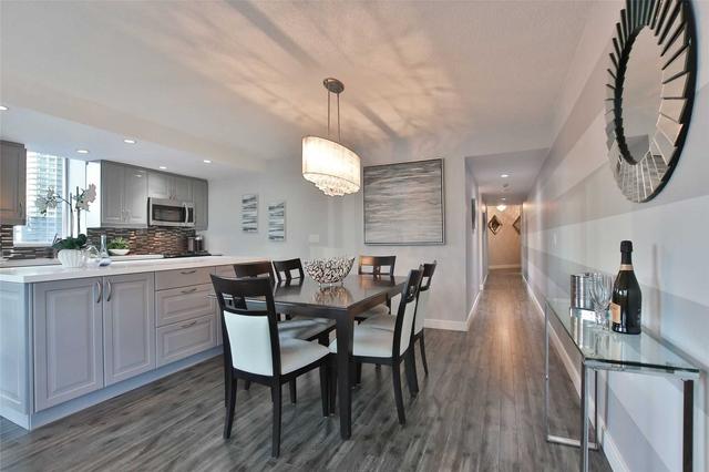 1112 - 8 York St, Condo with 2 bedrooms, 2 bathrooms and 1 parking in Toronto ON | Image 5