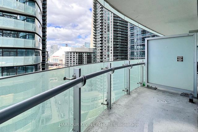 1205 - 14 York St, Condo with 2 bedrooms, 2 bathrooms and 1 parking in Toronto ON | Image 32