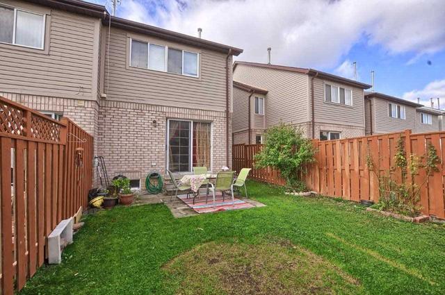 8 Langdale Cres, House attached with 3 bedrooms, 4 bathrooms and 4 parking in Brampton ON | Image 32