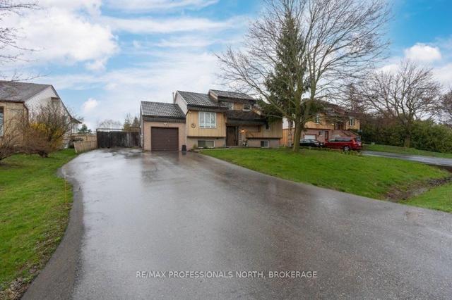 2292 Scythes St, House detached with 3 bedrooms, 2 bathrooms and 7 parking in Innisfil ON | Image 1