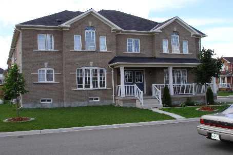 44 Kershaw St, House detached with 4 bedrooms, 3 bathrooms and 4 parking in Brampton ON | Image 1