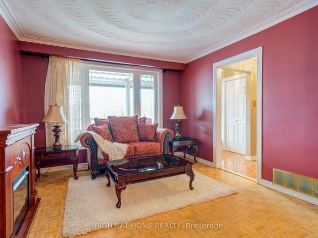 39 Rogers Rd, House detached with 3 bedrooms, 3 bathrooms and 3 parking in Toronto ON | Image 40
