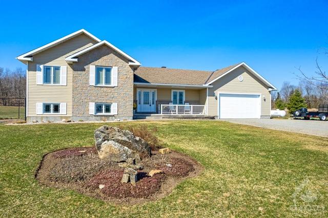 59 Horace Drive, House detached with 3 bedrooms, 3 bathrooms and 6 parking in Rideau Lakes ON | Image 1