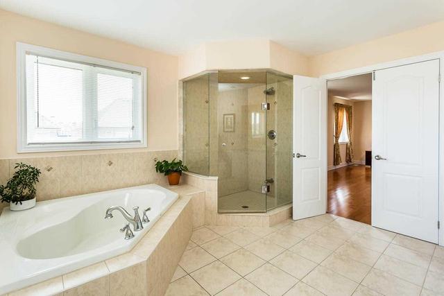 2370 Thruxton Dr, House detached with 4 bedrooms, 5 bathrooms and 3 parking in Oakville ON | Image 13
