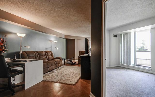 205 - 12 Laurelcrest St, Condo with 2 bedrooms, 1 bathrooms and 1 parking in Brampton ON | Image 4
