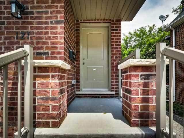 121 Young St, House semidetached with 4 bedrooms, 3 bathrooms and null parking in Hamilton ON | Image 2