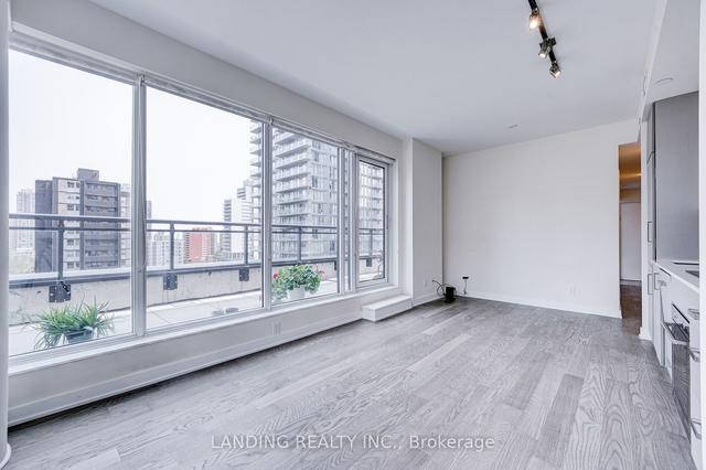 1105 - 17 Dundonald St, Condo with 1 bedrooms, 1 bathrooms and 1 parking in Toronto ON | Image 4