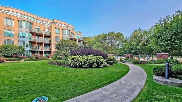 111 - 35 Boardwalk Dr, Condo with 3 bedrooms, 2 bathrooms and 3 parking in Toronto ON | Image 9