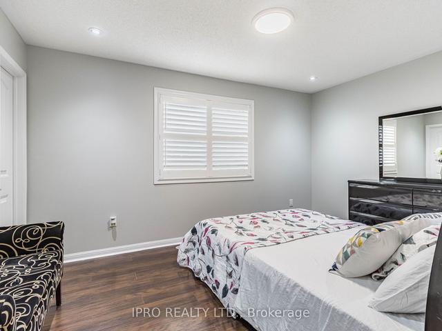725 Ambroise Cres, House attached with 3 bedrooms, 3 bathrooms and 3 parking in Milton ON | Image 9