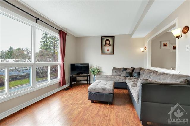 1943 Greenway Park Lane, Townhouse with 3 bedrooms, 2 bathrooms and 2 parking in Ottawa ON | Image 9