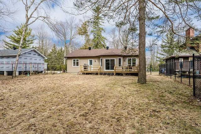 867 Kennedy Rd, House detached with 2 bedrooms, 1 bathrooms and 5 parking in Innisfil ON | Image 11