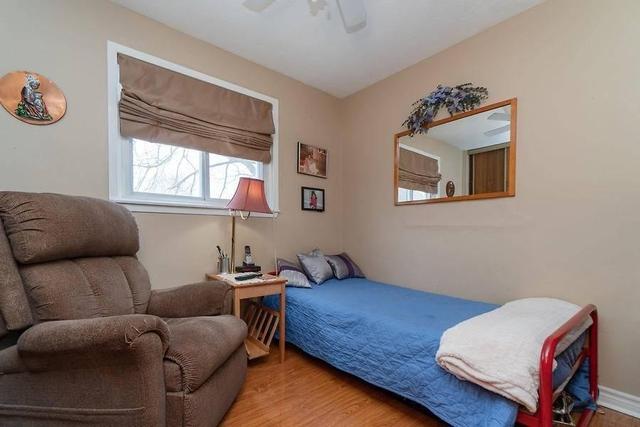 90 Centre St N, House semidetached with 3 bedrooms, 2 bathrooms and 4 parking in Brampton ON | Image 13