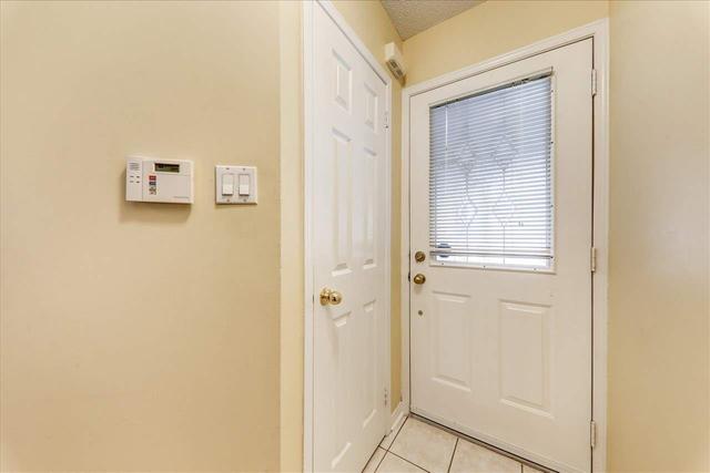 136 Kayla Cres, House attached with 3 bedrooms, 4 bathrooms and 3 parking in Vaughan ON | Image 28