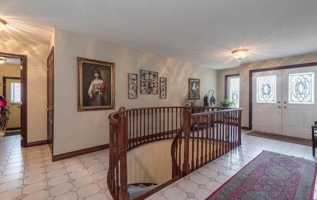 12 Mcarthur Hts, House detached with 4 bedrooms, 5 bathrooms and 6 parking in Brampton ON | Image 3