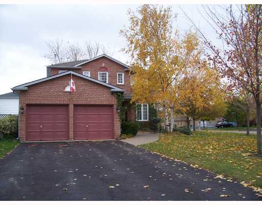 41 Neelands St, House detached with 4 bedrooms, 3 bathrooms and null parking in Barrie ON | Image 1