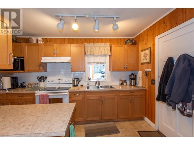 8518 - 97a Highway Unit# 5, Home with 2 bedrooms, 1 bathrooms and 4 parking in North Okanagan F BC | Image 5