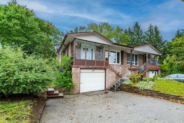 127 Kozlov St, House semidetached with 3 bedrooms, 2 bathrooms and 3 parking in Barrie ON | Card Image