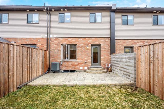 118-4 Simmonds Drive, House attached with 3 bedrooms, 2 bathrooms and 2 parking in Guelph ON | Image 22