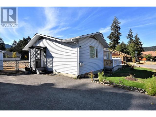 335 Deer Street, House detached with 2 bedrooms, 2 bathrooms and 2 parking in Vernon BC | Image 3