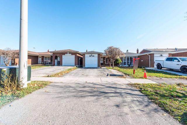 7253 Sigsbee Dr, House semidetached with 4 bedrooms, 3 bathrooms and 3 parking in Mississauga ON | Image 1