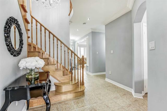 21 Robin's Nest Dr, House detached with 4 bedrooms, 4 bathrooms and 6 parking in Vaughan ON | Image 2
