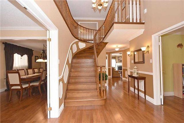 804 Esprit Cres, House detached with 4 bedrooms, 4 bathrooms and 4 parking in Mississauga ON | Image 2