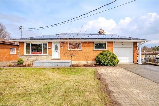 187 Victoria Road N, House detached with 4 bedrooms, 2 bathrooms and 6 parking in Guelph ON | Image 1