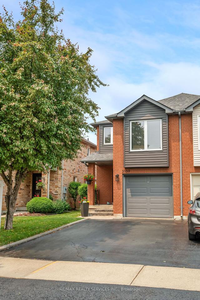 3859 Densbury Dr, House semidetached with 3 bedrooms, 3 bathrooms and 3 parking in Mississauga ON | Image 1