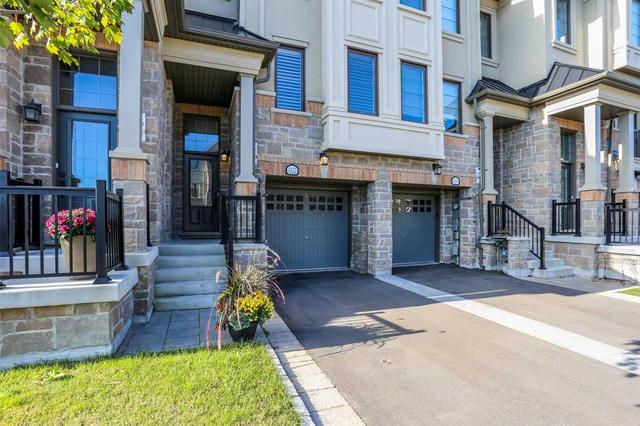 1032 Beachcomber Rd, House attached with 3 bedrooms, 4 bathrooms and 1 parking in Mississauga ON | Image 2